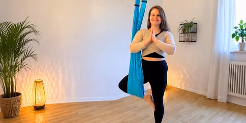 Schwerelos stark \u2013 Air Yoga Workshop mit Bianca