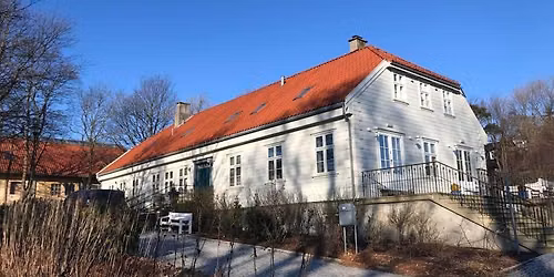 Salgsutstilling i Frida Hansens hus