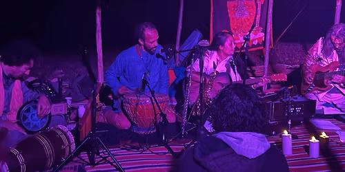 Badhjans Boney et ses fr\u00e8res \u00e0 la Maison de Joy dans le parc des Elfes