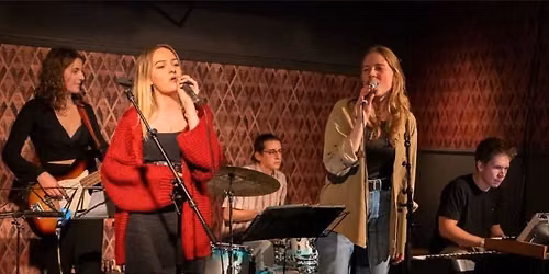 Live Konzert f\u00fcr den Hut von "Different Flavours"