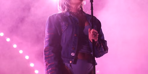 Tove Lo with Mallrat