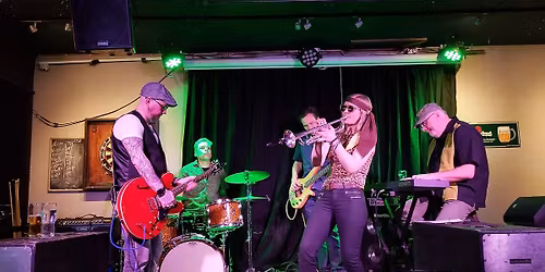 Bundolo & Jane Opiston Kellaribaarissa