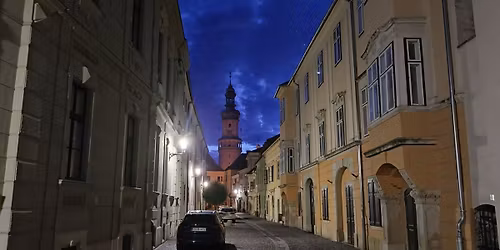 F\u00e9nyek \u00e9s \u00e1rnyak Sopron utc\u00e1in borozgat\u00e1ssal