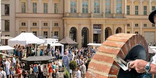 Fest der Kulturerben 2026 vor dem Brandenburger Tor in Potsdam 
