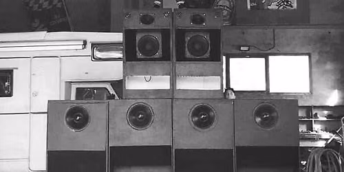 R-Dug Powered by King Carbon sound system (4 bass)