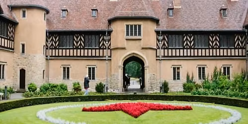 From Berlin: Gardens & Palaces of Potsdam Bike Tour with Lunch Stop