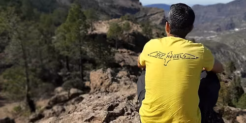 Hiking to Roque Nublo