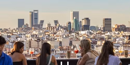 Caf\u00e9 y boller\u00eda en Ella Sky Bar