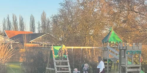 Hj\u00e6lp Steffanie med hendes have