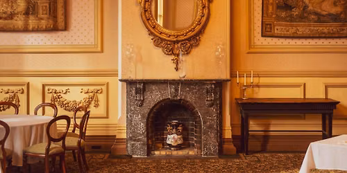 Wintertide by Candlelight \u2013 Heritage Tour, Dinner & Live Music at Craig's Royal Hotel