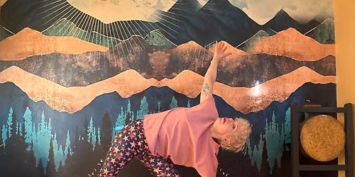 Morning flow yoga