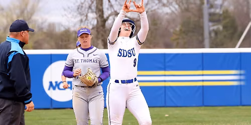 Parking St. Thomas Tommies at Kansas City Roos Womens Basketball