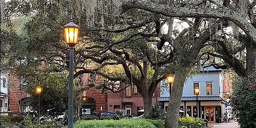 Self-Guided 'Old Squares of Savannah' Solo Walking Tour