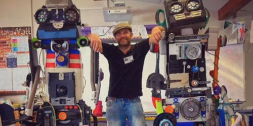 Big Bots: Build a MASSIVE Junkbot Robot