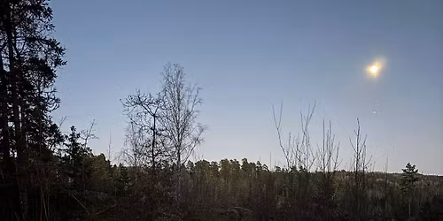 Fullbooket - Fullm\u00e5nekveld ute i naturen 