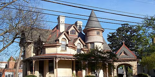 Historic Oakwood and North Blount: Architecture and History Tour