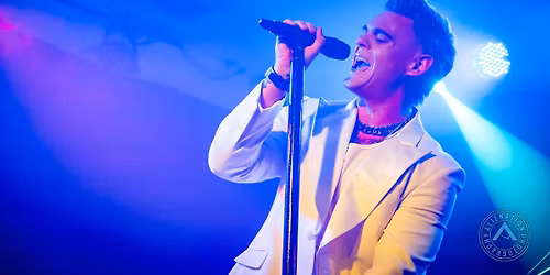 Dan Bud as ROBBIE WILLIAMS