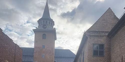 Vandring gjennom Akershus festning  (slott)