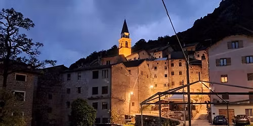 Escursione serale con luna piena e cena a Casso