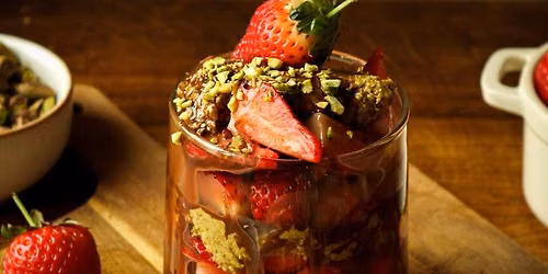 Strawberry Dubai Chocolate Cups!