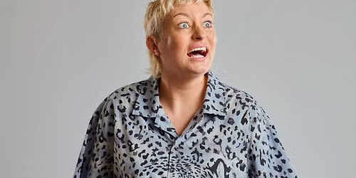 Harriet Dyer: Easily Distra...
