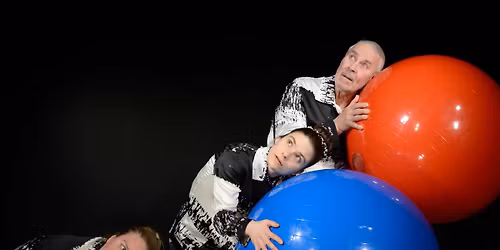 Familjeföreställning: Boll? Boll. Boll! - Mittiprickteatern 