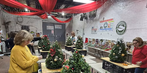 2025  Holiday Boxwood Tree Making at The LEAF