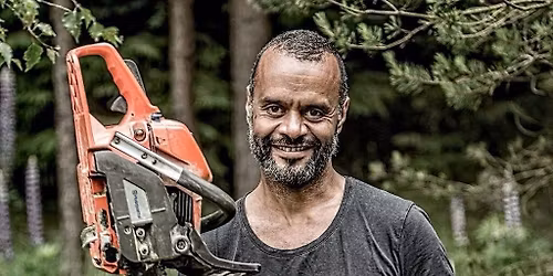 S\u00f8ren Brynjolf tryller med motorsaven p\u00e5 L\u00f8vestr\u00f8get i Fredericia