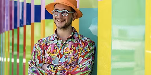 Sensorial shapes and vibrant hues