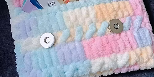 Structured Pouch Weaving