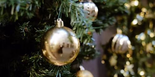 Christmas Decorations & Cocktails