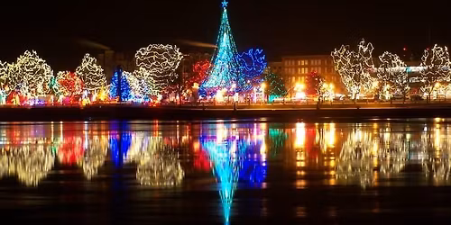 La Crosse Area Girl Scouts Rotary Lights Parade
