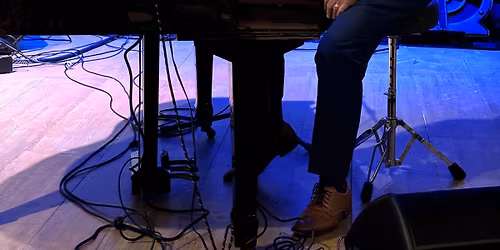 Live Music w\/Joseph Pereira