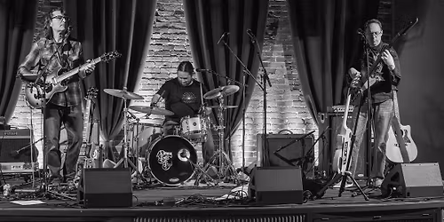 Tommy Bentz Band rocking the Red Wing Barrel House!