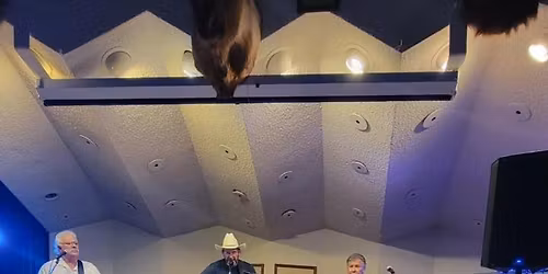 No Worries sports bar