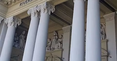 Courthouse, Murals, & Heroes Tour