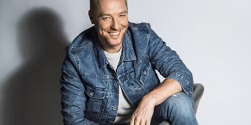 Any\u00e1k napi akusztikus koncert Bereczki Zolt\u00e1nnal