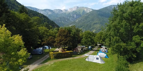 Rassemblement automobile de v\u00e9hicules anciens sportifs et d'exception 