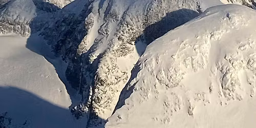 Hurrungane \u00e5ret rundt! \u00abkortreist eventyr i eigen bakg\u00e5rd\u00bb med Sigurd Felde