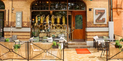 Coffee at Caf\u00e9 1886