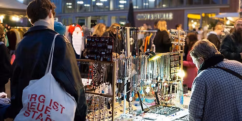 NACHTFLOHMARKT vor der Rindermarkthalle St. Pauli