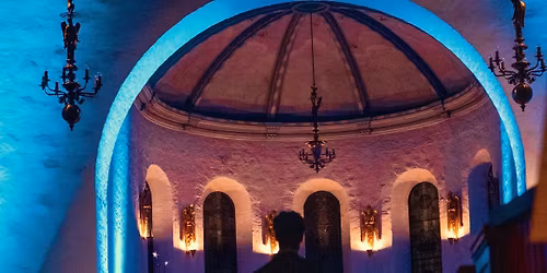 SF\u00c6RESONG: Str\u00e5lende jul! Tj\u00f8me, med Charlotte Wilhelmsen