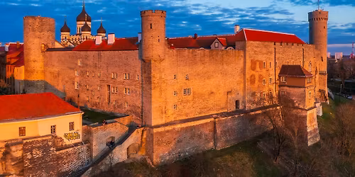 K\u00f5nnime ringi Toompea lossis, tutvume Riigikogu t\u00f6\u00f6paikadega ja vaatame Landskrone tornist alla linn