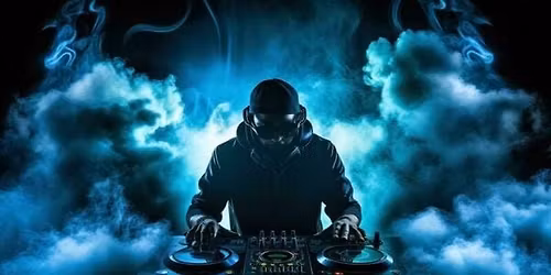 NEW YEARS EVE DJ WOBBLEWOBB @ THE DEW DROP INN