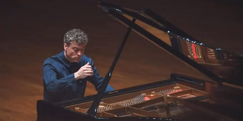 Paul Lewis in Seodaemun-gu