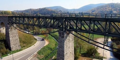 09.26. T\u00fara a felrobbantott viadukton: Biatorb\u00e1gyi izgalmak a Mad\u00e1rszirten \u00e1t a Nyakas-k\u0151ig