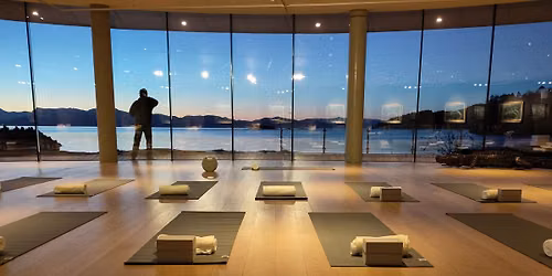 Yoga i kunsten \u2013 med frukost og kunstomvising \/\/ Oseana