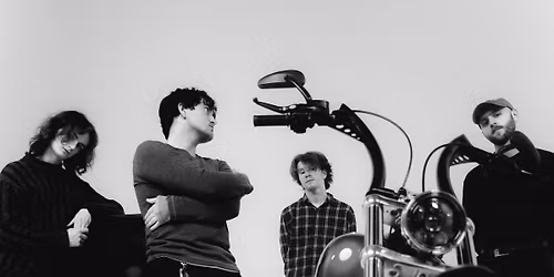 Courting + The Yummy Mouths | VERA Groningen