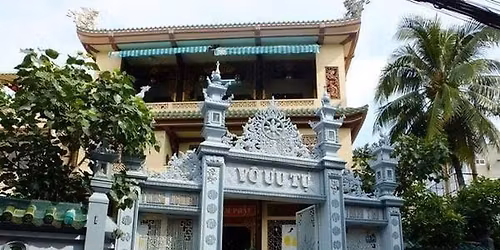 Buffet chay g\u00e2y qu\u1ef9 \u1ee7ng h\u1ed9 \u0111\u1ed3ng b\u00e0o mi\u1ec1n Trung