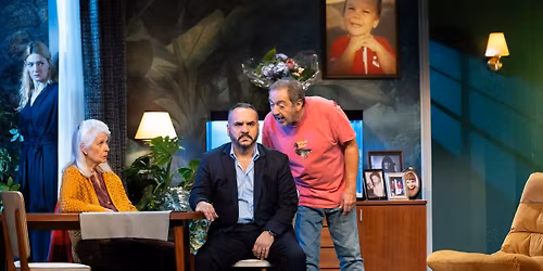 Spectacle \u00ab  La Famille \u00bb au Grand Th\u00e9\u00e2tre